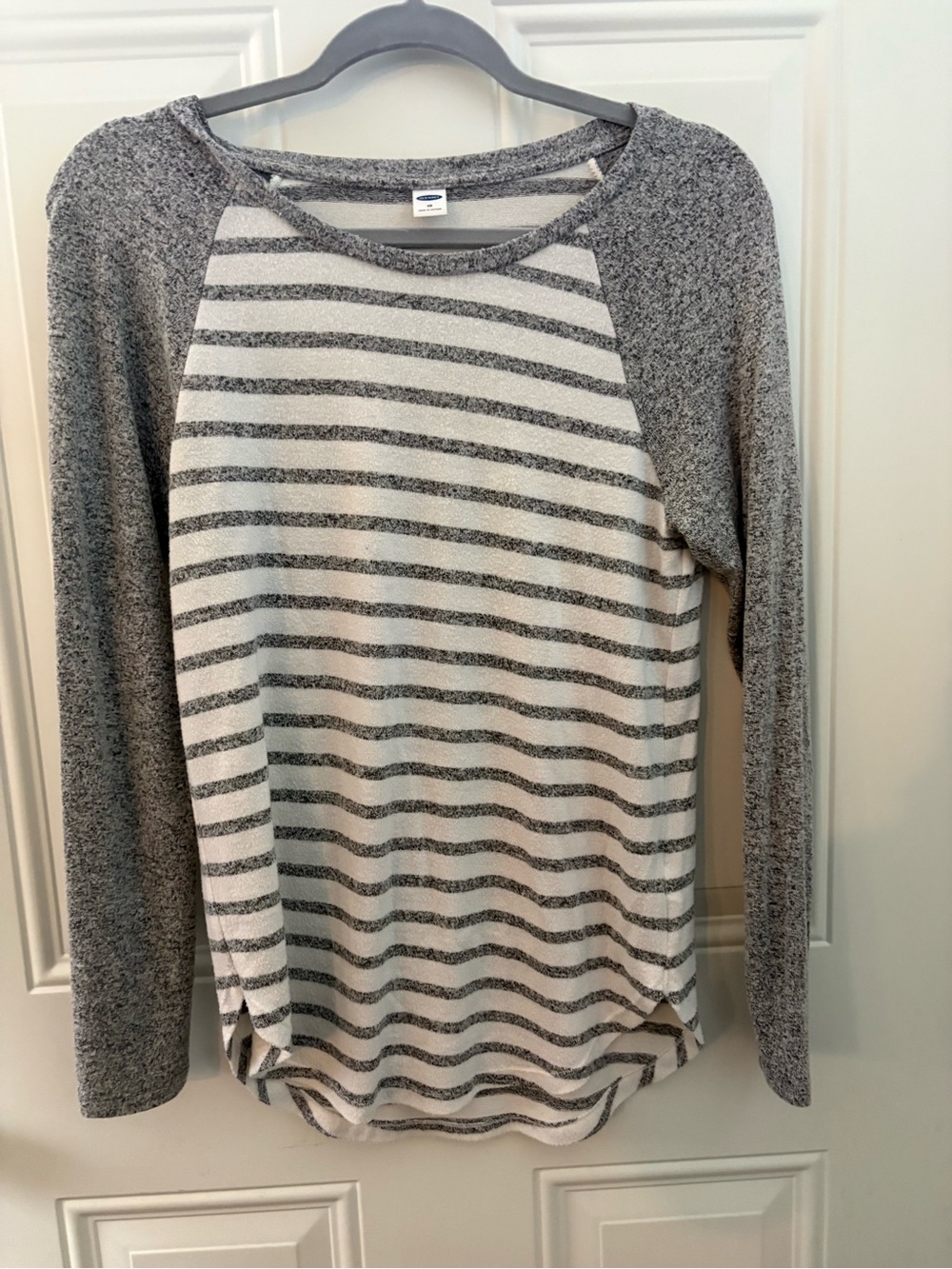 Old Navy Gray & White Striped Raglan Long Sleeve Top